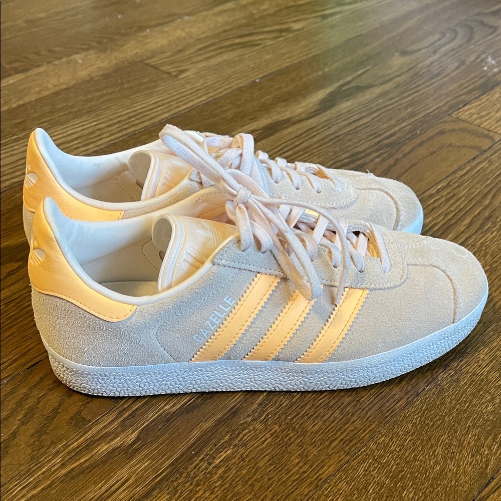 Adidas Gazelle Women's Beige and Peach Sneakers size 6.5